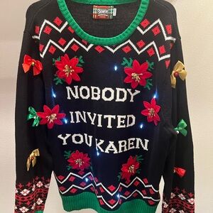 unisex has remote that tucks in sweater-2 settings: blinking and still lights.